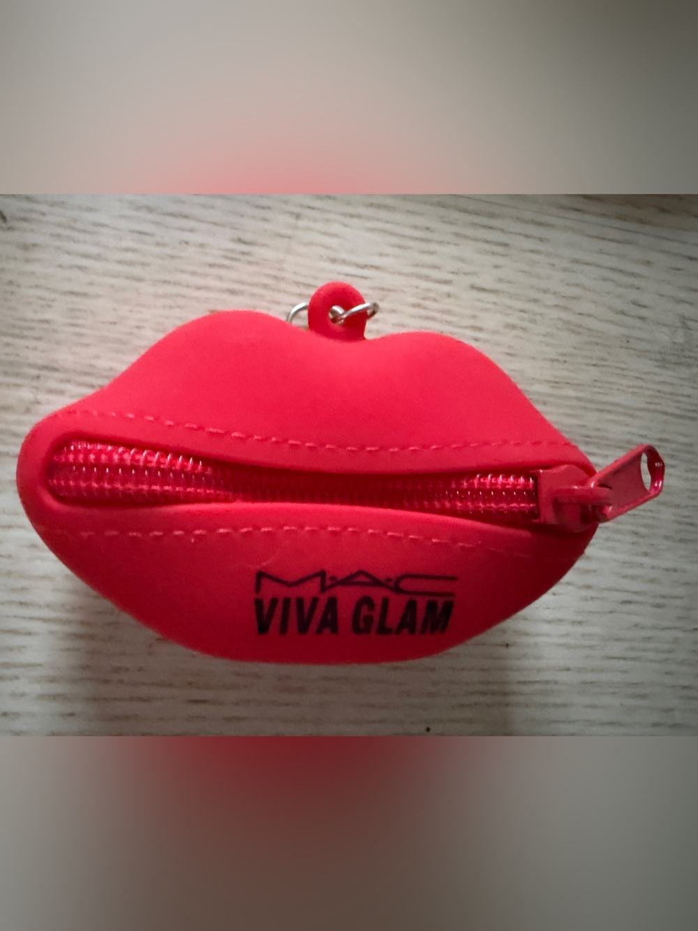 M·A·C Viva Glam silicone lip-shaped coin purse with key ring attached - Picture 2 of 2